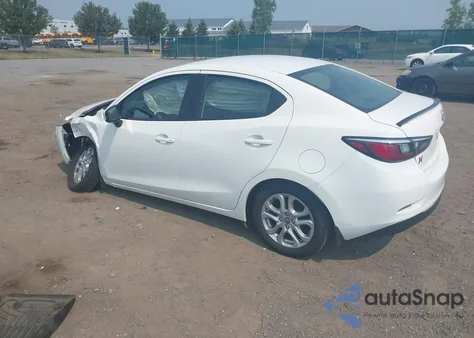 2017 Toyota Yaris Ia из США, поврежденный, VIN 3MYDLBYVXHY160748